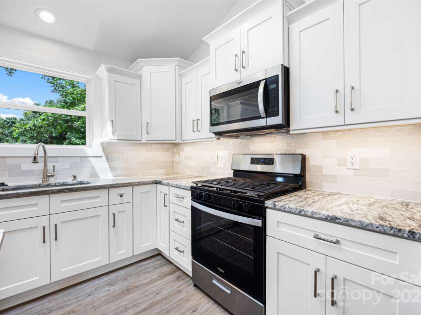 2027 Marquesas Avenue, Tega Cay, SC 29708.  MLS# CAR4262769, YatesRealty ID 28103. Kitchen with tile backsplash