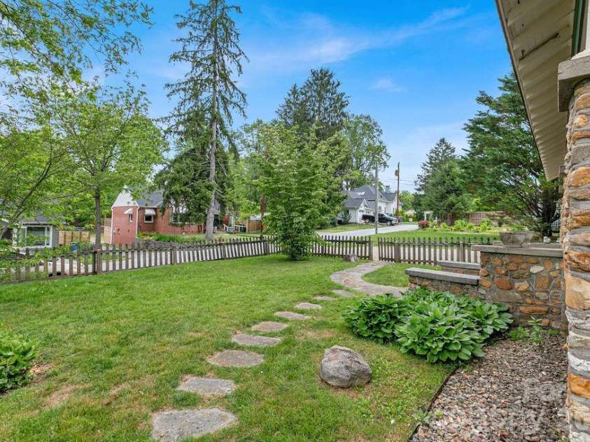 49 Miner Street, Brevard, NC 28712.  MLS# CAR4379293, YatesRealty ID 28104. 