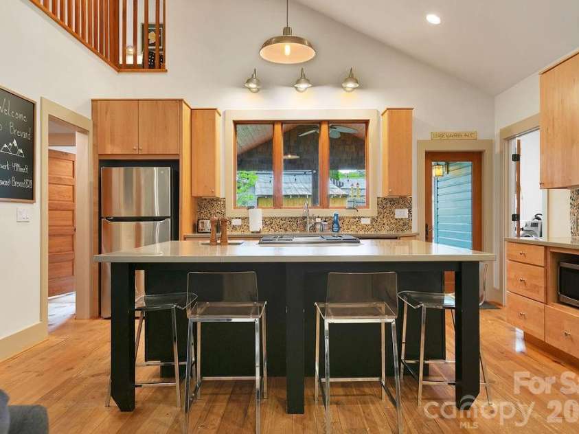 49 Miner Street, Brevard, NC 28712.  MLS# CAR4379293, YatesRealty ID 28104. 