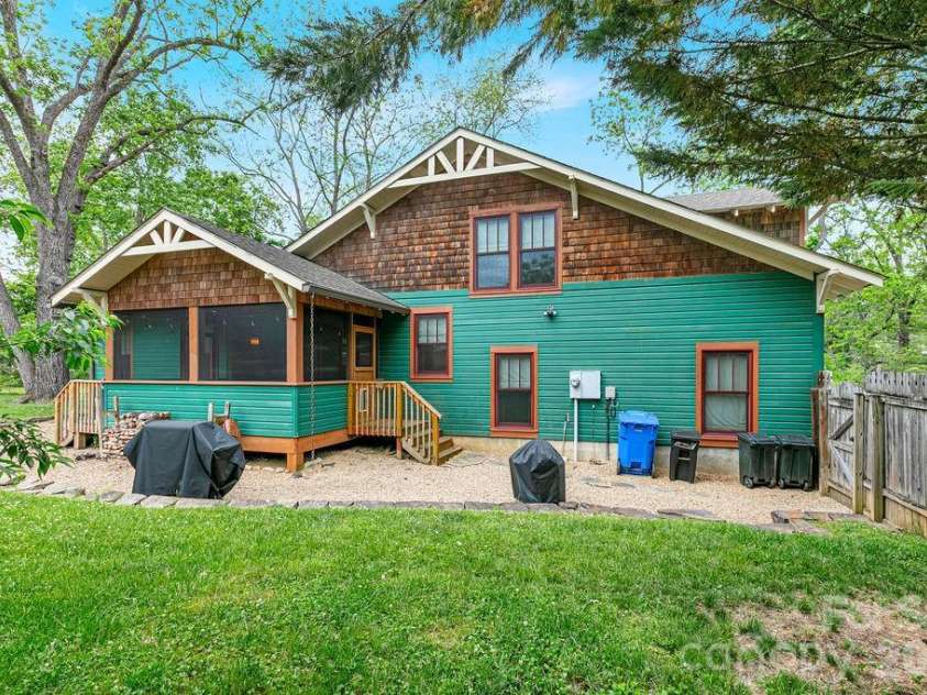 49 Miner Street, Brevard, NC 28712.  MLS# CAR4379293, YatesRealty ID 28104. 