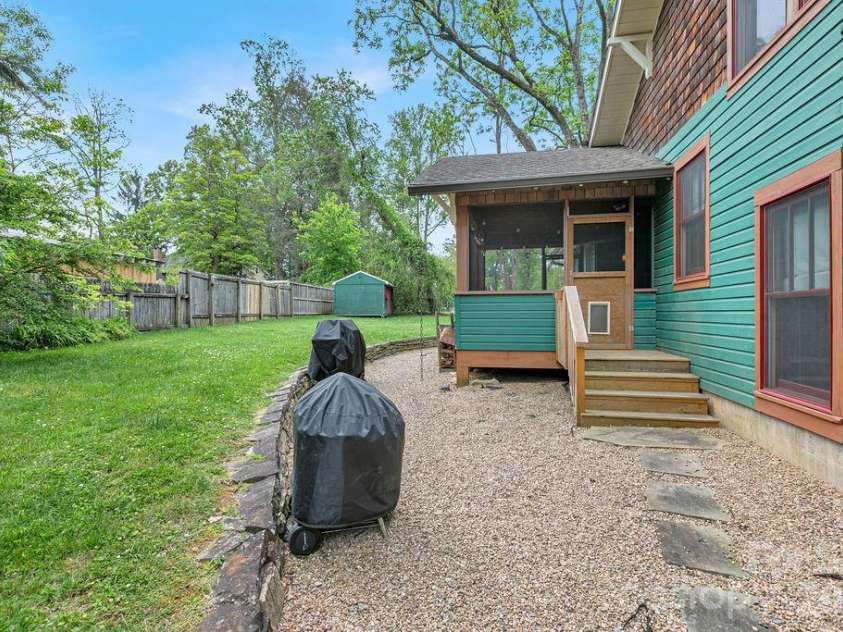 49 Miner Street, Brevard, NC 28712.  MLS# CAR4379293, YatesRealty ID 28104. 