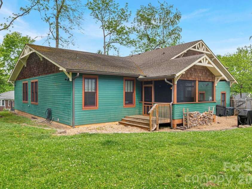 49 Miner Street, Brevard, NC 28712.  MLS# CAR4379293, YatesRealty ID 28104. 