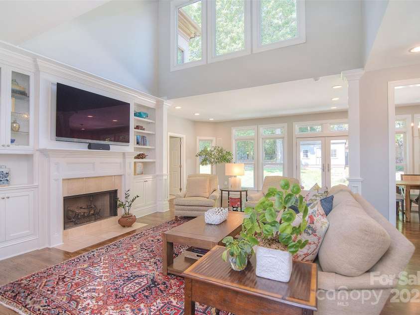 19641 Meta Road, Cornelius, NC 28031.  MLS# CAR4240880, YatesRealty ID 28105. Great room with built-ins