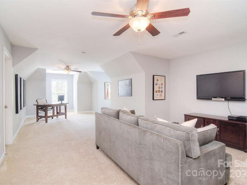 19641 Meta Road, Cornelius, NC 28031.  MLS# CAR4240880, YatesRealty ID 28105. Secondary full bath 2