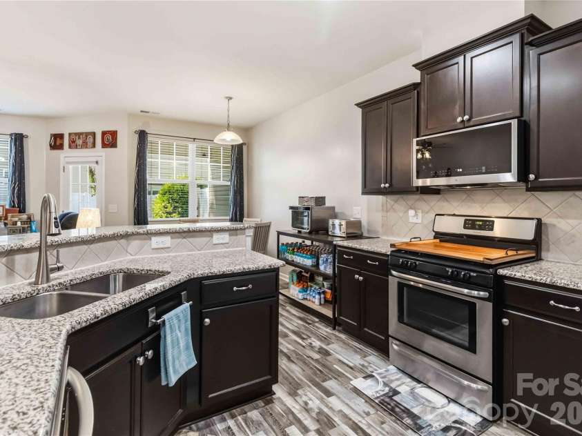 7048 Woodsbay Lane, Rock Hill, SC 29732.  MLS# CAR4381303, YatesRealty ID 28105. 