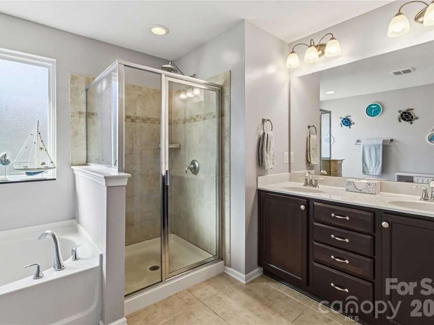 7048 Woodsbay Lane, Rock Hill, SC 29732.  MLS# CAR4381303, YatesRealty ID 28105. Primary Bath