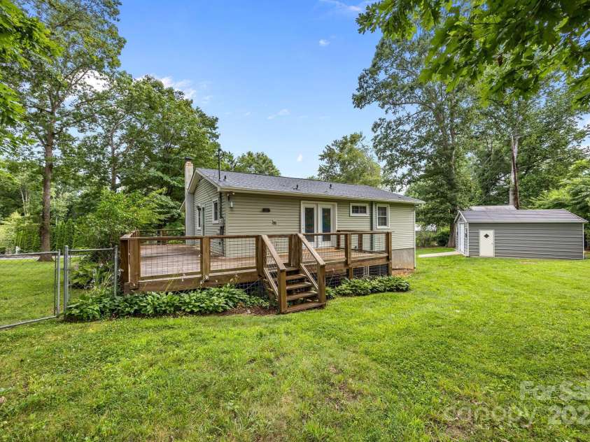 117 BeechTree Drive, Black Mountain, NC 28711.  MLS# CAR4281681, YatesRealty ID 28106. 