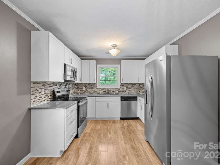 117 BeechTree Drive, Black Mountain, NC 28711.  MLS# CAR4281681, YatesRealty ID 28106. 