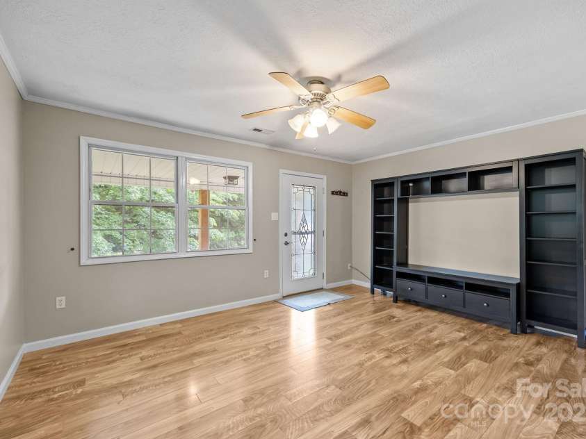 117 BeechTree Drive, Black Mountain, NC 28711.  MLS# CAR4281681, YatesRealty ID 28106. 