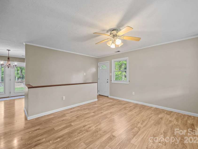 117 BeechTree Drive, Black Mountain, NC 28711.  MLS# CAR4281681, YatesRealty ID 28106. 