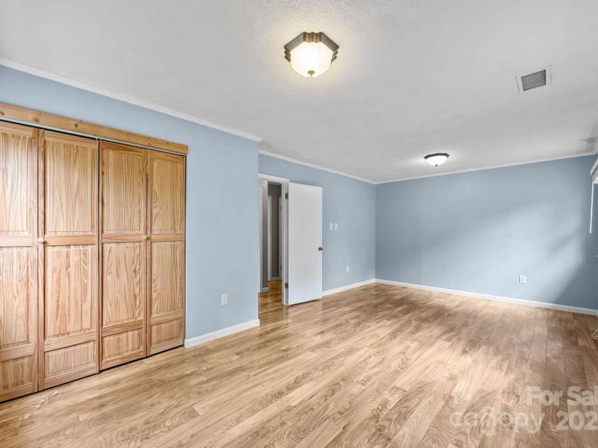 117 BeechTree Drive, Black Mountain, NC 28711.  MLS# CAR4281681, YatesRealty ID 28106. 