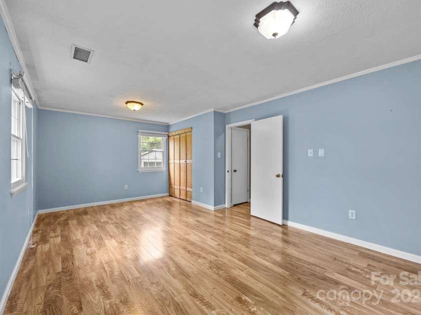 117 BeechTree Drive, Black Mountain, NC 28711.  MLS# CAR4281681, YatesRealty ID 28106. 