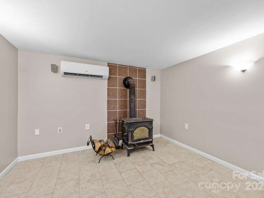 117 BeechTree Drive, Black Mountain, NC 28711.  MLS# CAR4281681, YatesRealty ID 28106. 