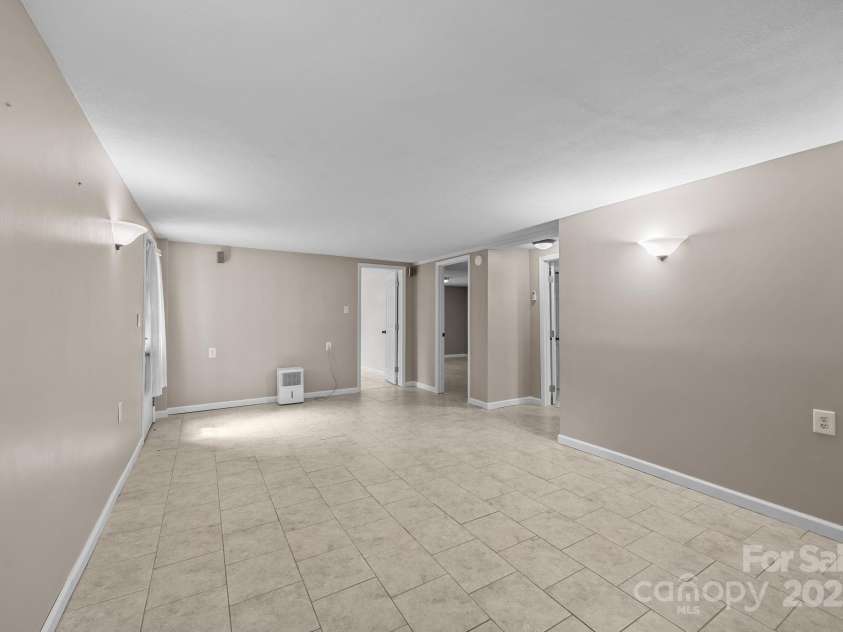 117 BeechTree Drive, Black Mountain, NC 28711.  MLS# CAR4281681, YatesRealty ID 28106. 