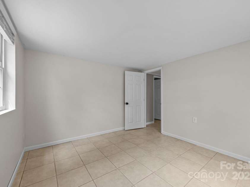 117 BeechTree Drive, Black Mountain, NC 28711.  MLS# CAR4281681, YatesRealty ID 28106. 