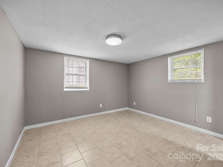 117 BeechTree Drive, Black Mountain, NC 28711.  MLS# CAR4281681, YatesRealty ID 28106. 