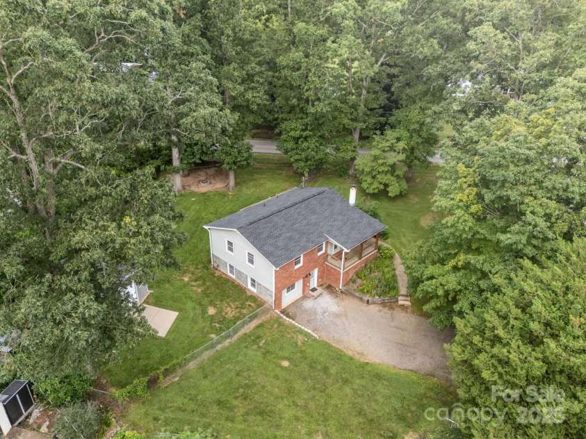 117 BeechTree Drive, Black Mountain, NC 28711.  MLS# CAR4281681, YatesRealty ID 28106. 