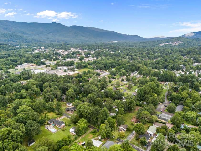 117 BeechTree Drive, Black Mountain, NC 28711.  MLS# CAR4281681, YatesRealty ID 28106. 