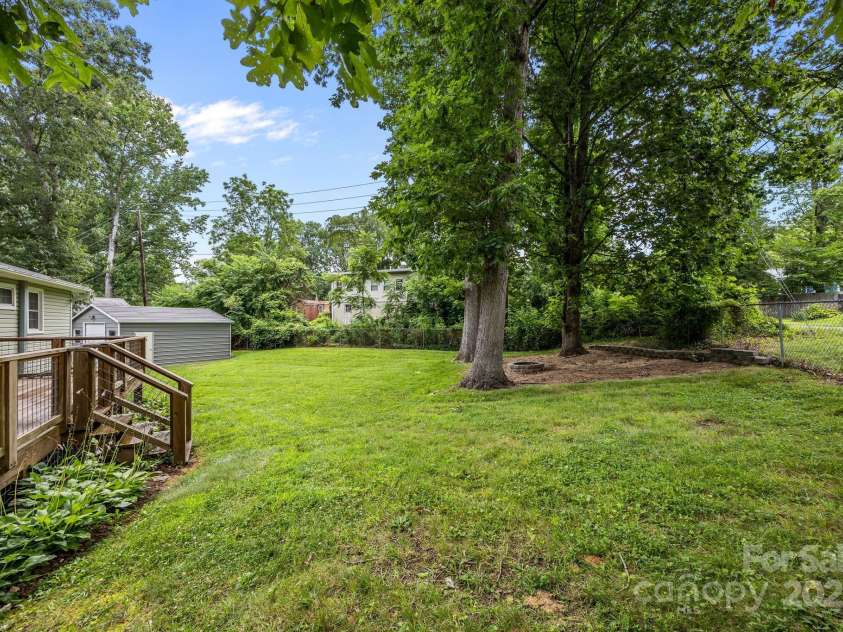 117 BeechTree Drive, Black Mountain, NC 28711.  MLS# CAR4281681, YatesRealty ID 28106. Amazing fenced in yard