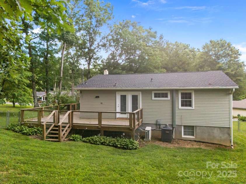 117 BeechTree Drive, Black Mountain, NC 28711.  MLS# CAR4281681, YatesRealty ID 28106. Back deck view