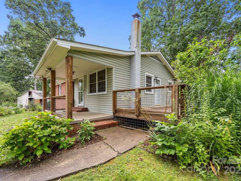 117 BeechTree Drive, Black Mountain, NC 28711.  MLS# CAR4281681, YatesRealty ID 28106. Entrance to home and side yard