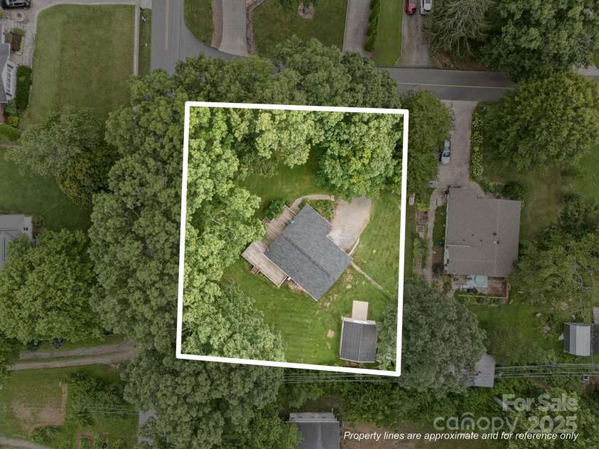 117 BeechTree Drive, Black Mountain, NC 28711.  MLS# CAR4281681, YatesRealty ID 28106. Estimated lot lines