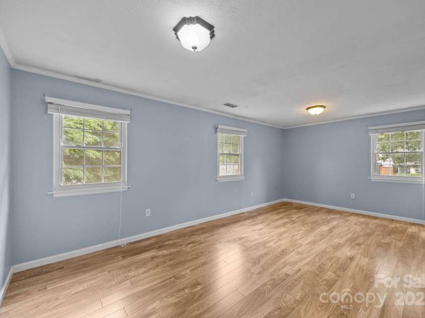 117 BeechTree Drive, Black Mountain, NC 28711.  MLS# CAR4281681, YatesRealty ID 28106. Large upstairs bedroom