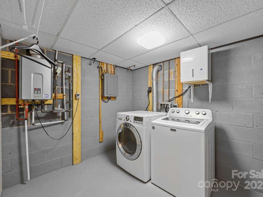 117 BeechTree Drive, Black Mountain, NC 28711.  MLS# CAR4281681, YatesRealty ID 28106. Laundry room