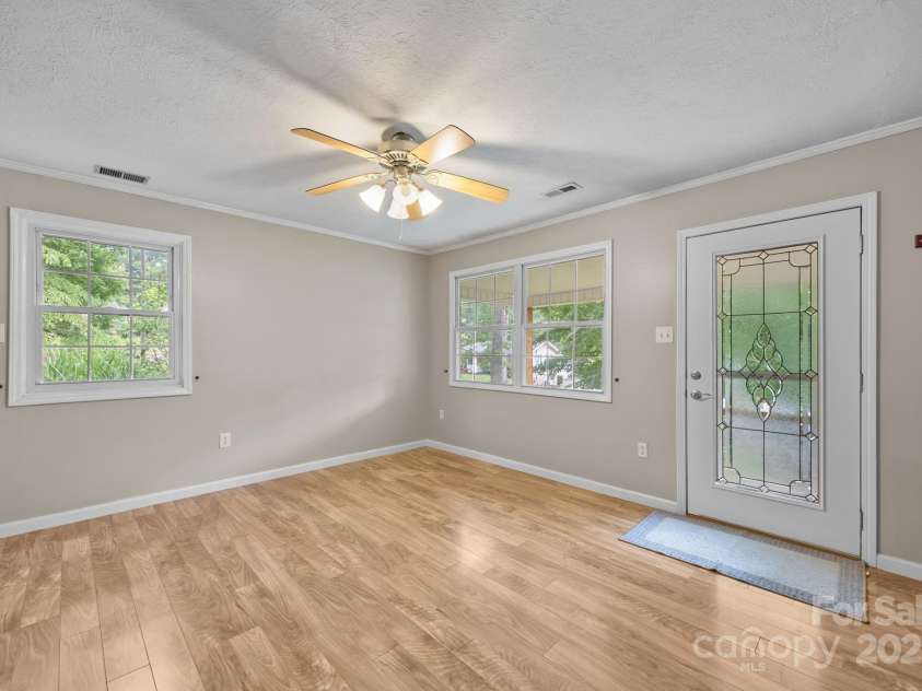 117 BeechTree Drive, Black Mountain, NC 28711.  MLS# CAR4281681, YatesRealty ID 28106. Upstairs living room