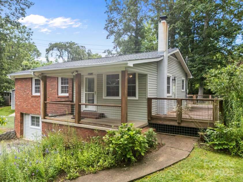 117 BeechTree Drive, Black Mountain, NC 28711.  MLS# CAR4281681, YatesRealty ID 28106. Welcome to 117 Beechtree Dr!