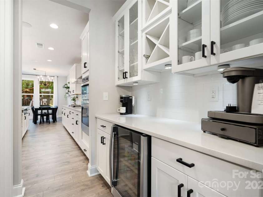 15230 Ravenall Drive, Huntersville, NC 28078.  MLS# CAR4243308, YatesRealty ID 28107. Butlers Pantry