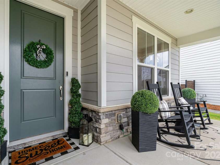 15230 Ravenall Drive, Huntersville, NC 28078.  MLS# CAR4243308, YatesRealty ID 28107. Front Porch