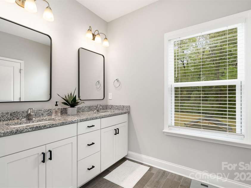 15230 Ravenall Drive, Huntersville, NC 28078.  MLS# CAR4243308, YatesRealty ID 28107. Primary Bathroom
