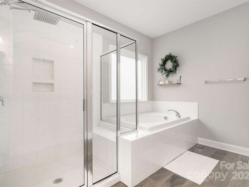 15230 Ravenall Drive, Huntersville, NC 28078.  MLS# CAR4243308, YatesRealty ID 28107. Primary Bathroom