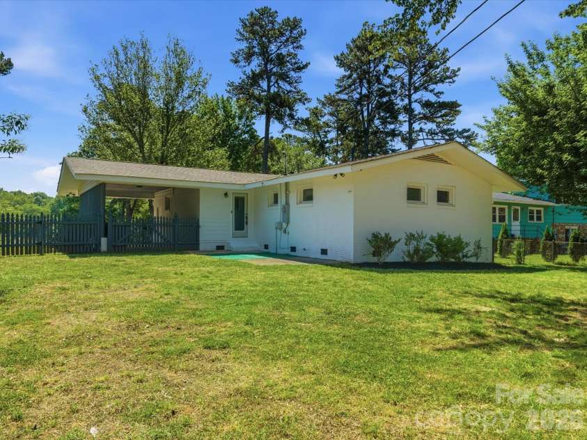 3633 Rosehaven Drive, Charlotte, NC 28205.  MLS# CAR4383444, YatesRealty ID 28107. 
