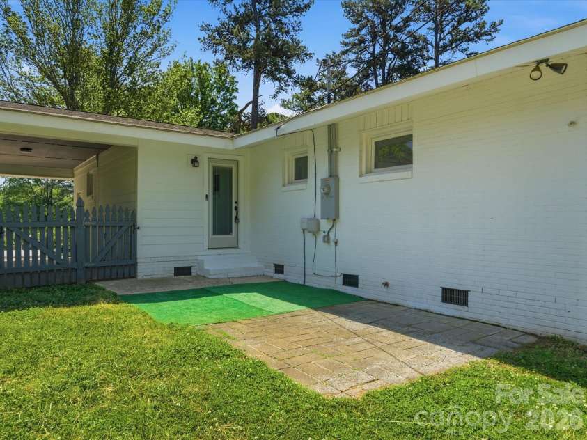 3633 Rosehaven Drive, Charlotte, NC 28205.  MLS# CAR4383444, YatesRealty ID 28107. 