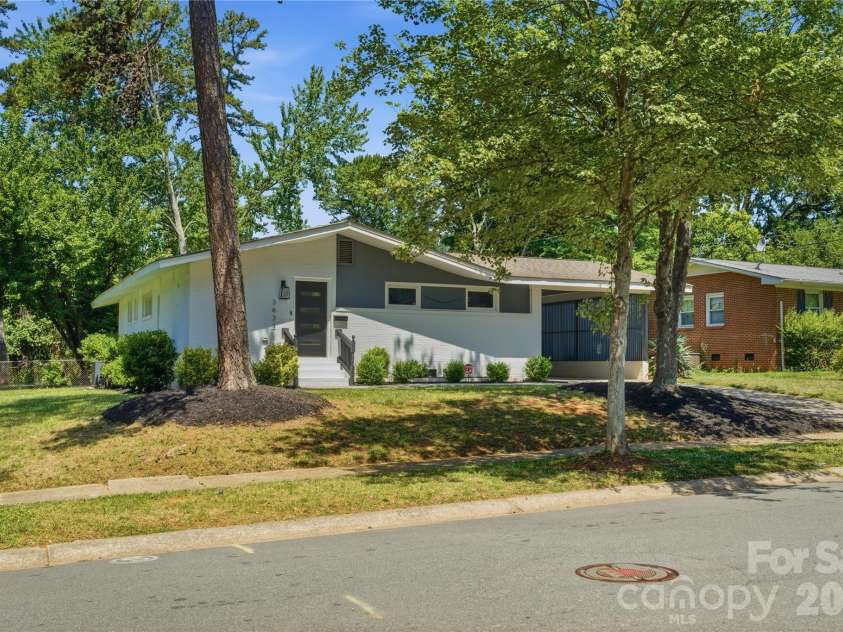 3633 Rosehaven Drive, Charlotte, NC 28205.  MLS# CAR4383444, YatesRealty ID 28107. 