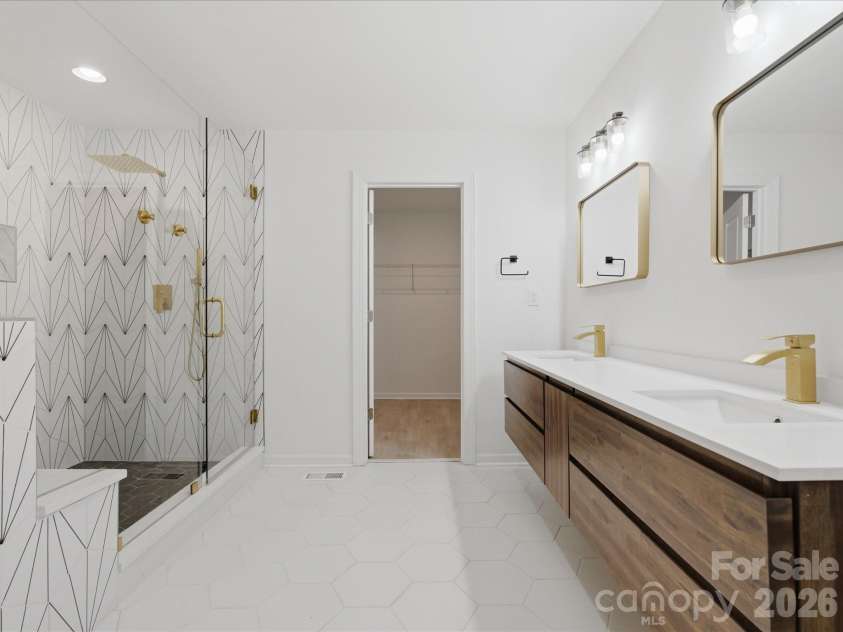 3633 Rosehaven Drive, Charlotte, NC 28205.  MLS# CAR4383444, YatesRealty ID 28107. Primary Bathroom