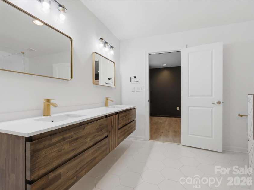 3633 Rosehaven Drive, Charlotte, NC 28205.  MLS# CAR4383444, YatesRealty ID 28107. Primary Bathroom