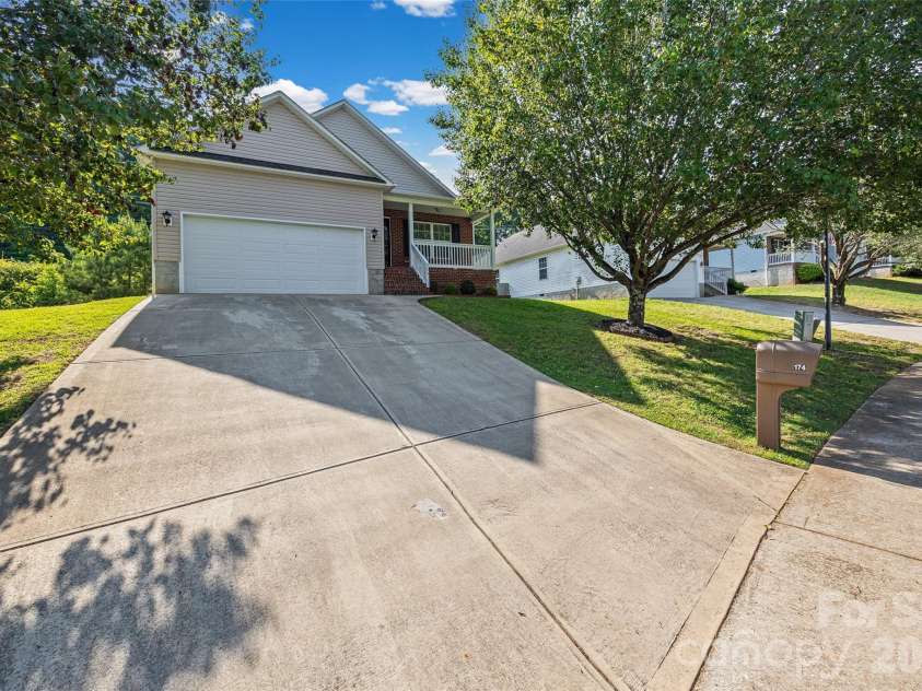174 Pheasant Ridge Circle, York, SC 29745.  MLS# CAR4384135, YatesRealty ID 28109. 
