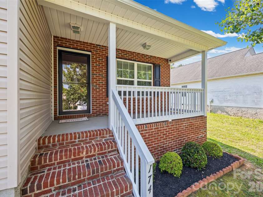 174 Pheasant Ridge Circle, York, SC 29745.  MLS# CAR4384135, YatesRealty ID 28109. 