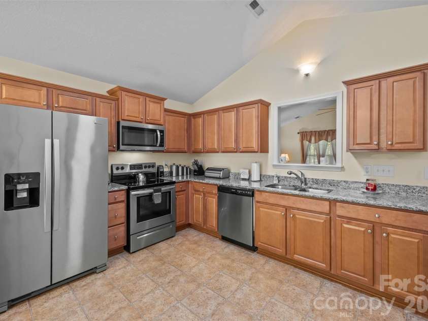 174 Pheasant Ridge Circle, York, SC 29745.  MLS# CAR4384135, YatesRealty ID 28109. 