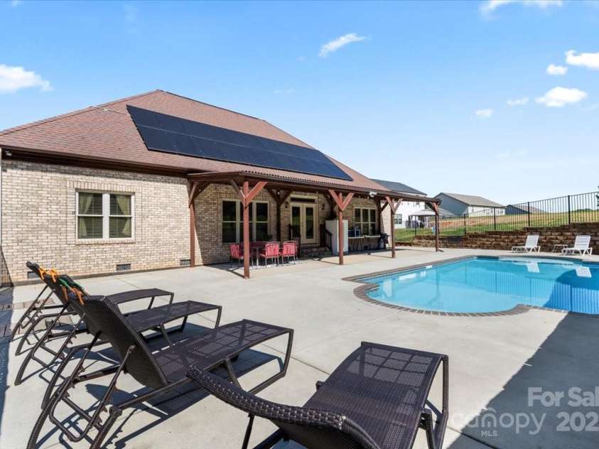 1974 Glen Manor Court, Lincolnton, NC 28092.  MLS# CAR4297265, YatesRealty ID 28109. 