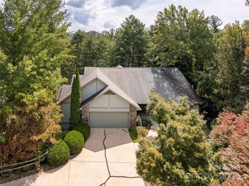 30 Hillcreek Drive, Asheville, NC 28804.  MLS# CAR4304208, YatesRealty ID 2811. 