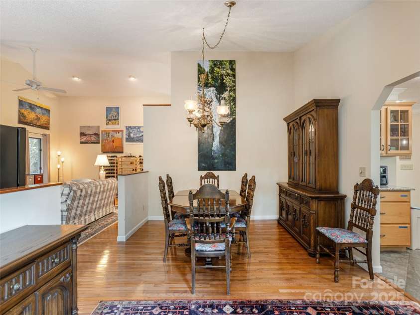 30 Hillcreek Drive, Asheville, NC 28804.  MLS# CAR4304208, YatesRealty ID 2811. Dining Area
