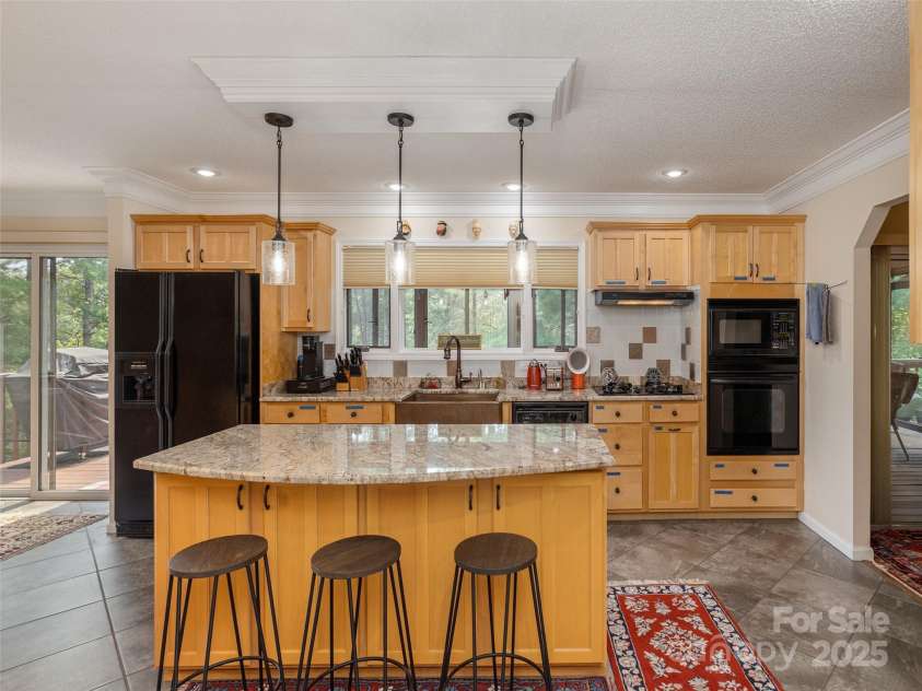 30 Hillcreek Drive, Asheville, NC 28804.  MLS# CAR4304208, YatesRealty ID 2811. Kitchen