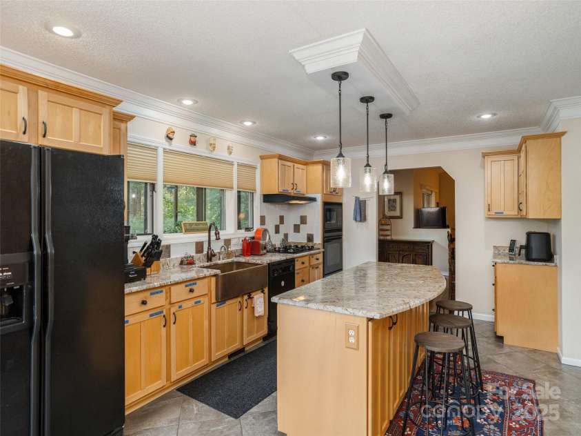 30 Hillcreek Drive, Asheville, NC 28804.  MLS# CAR4304208, YatesRealty ID 2811. Kitchen