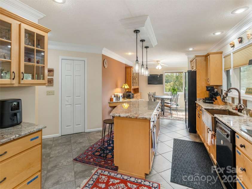 30 Hillcreek Drive, Asheville, NC 28804.  MLS# CAR4304208, YatesRealty ID 2811. Kitchen