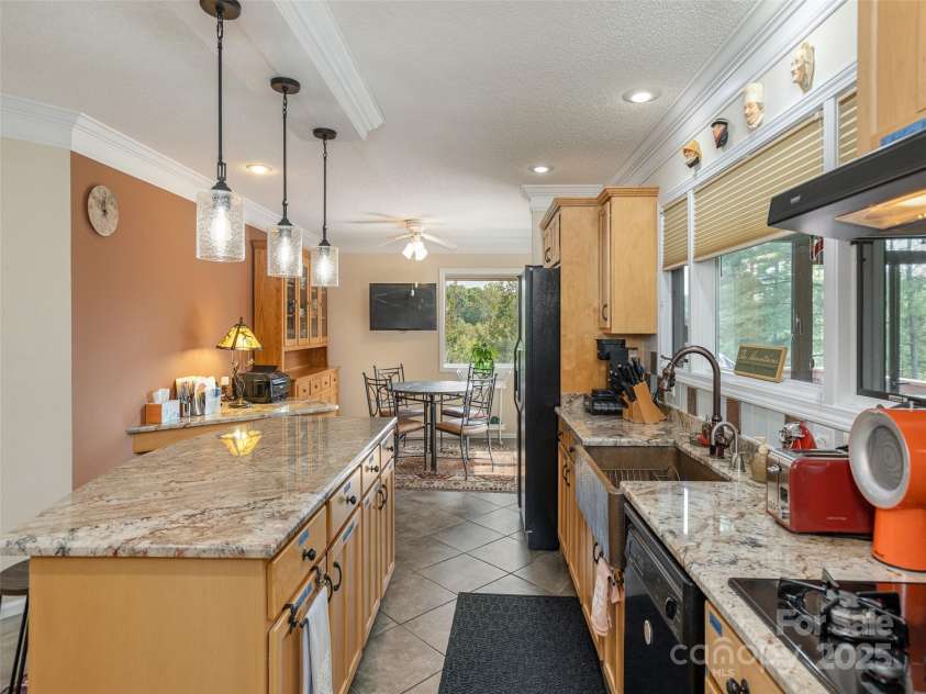 30 Hillcreek Drive, Asheville, NC 28804.  MLS# CAR4304208, YatesRealty ID 2811. Kitchen