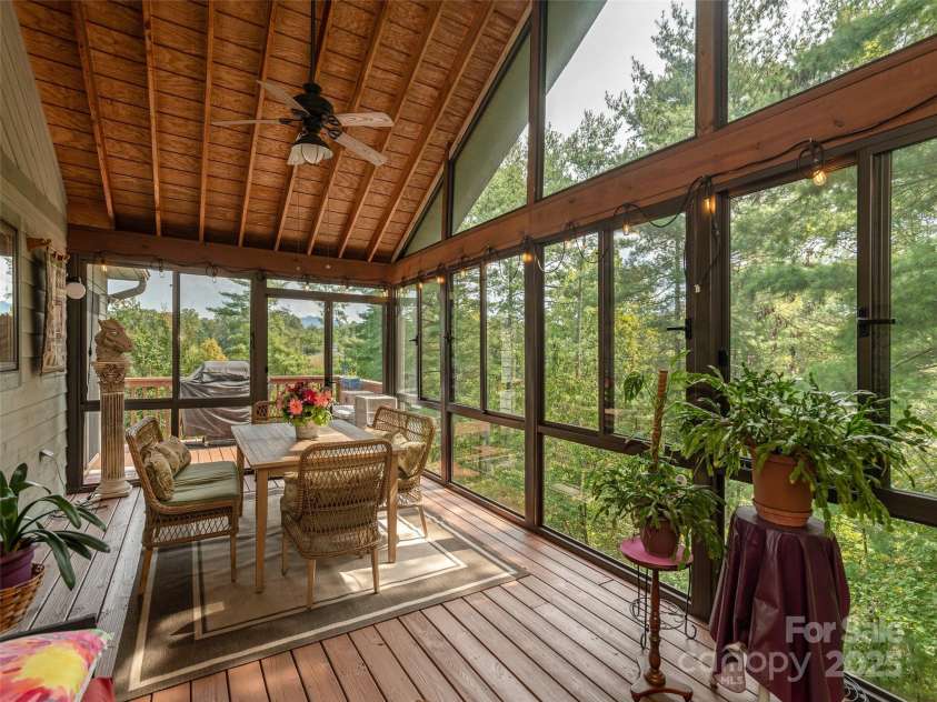 30 Hillcreek Drive, Asheville, NC 28804.  MLS# CAR4304208, YatesRealty ID 2811. Sunroom